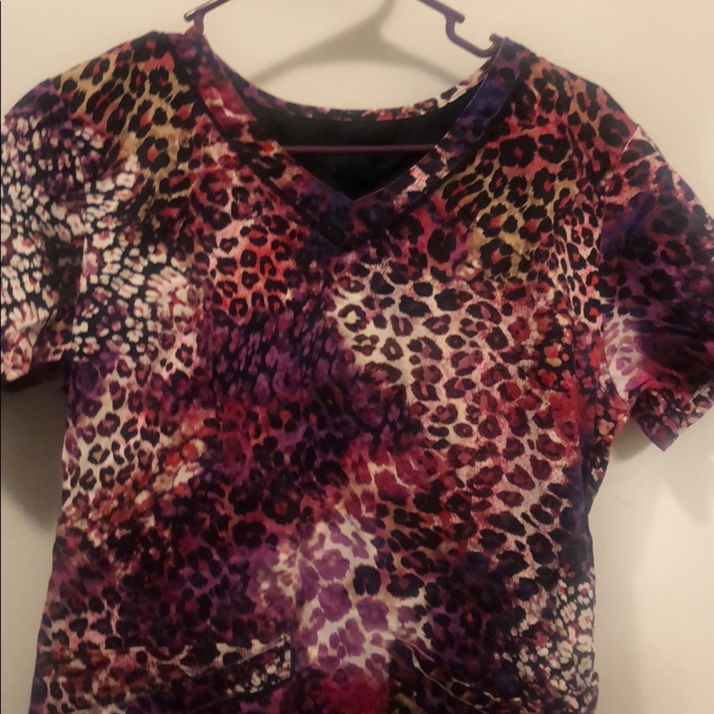 Landau scrub top